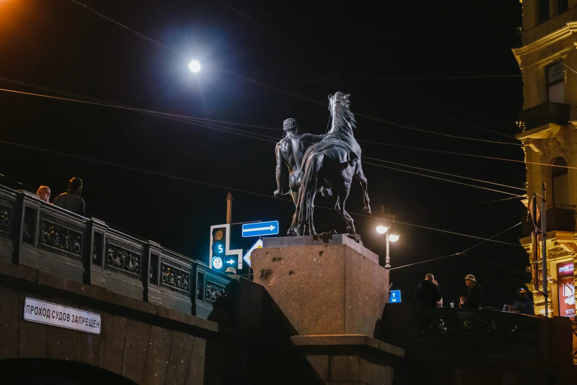Медный всадник ночью